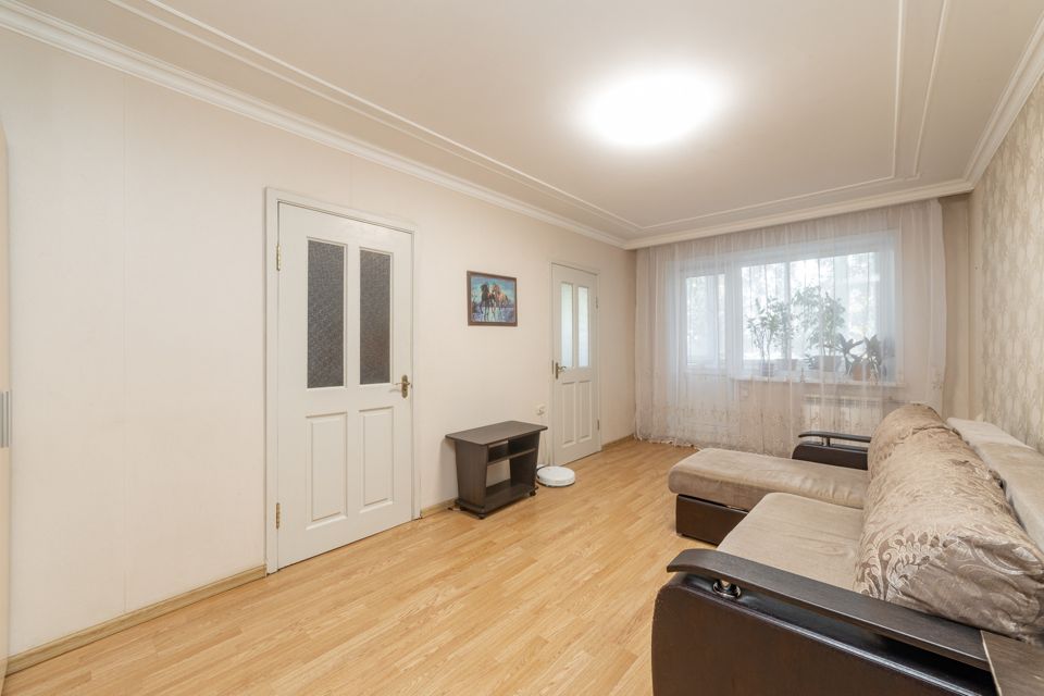 Продаётся 4-комнатная квартира, 60.5 м²