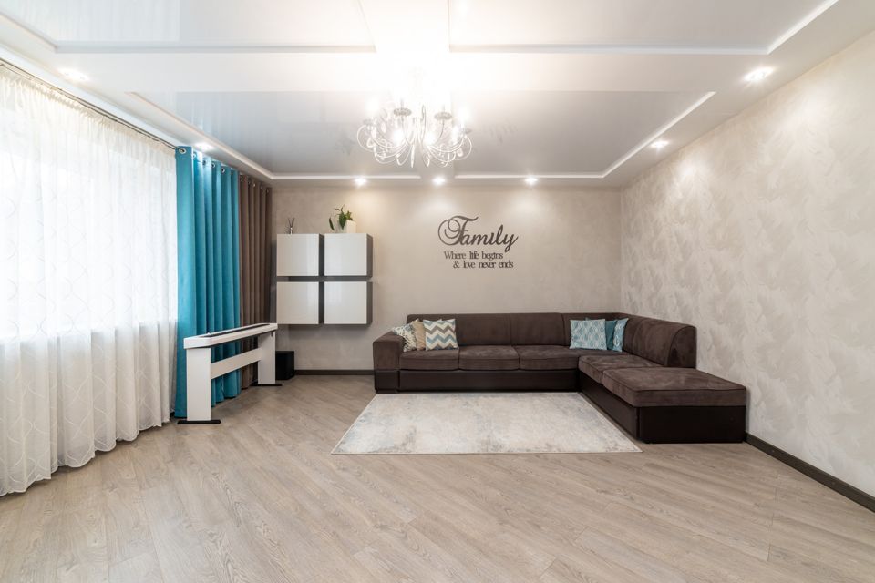 Продаётся 3-комнатная квартира, 107.7 м²