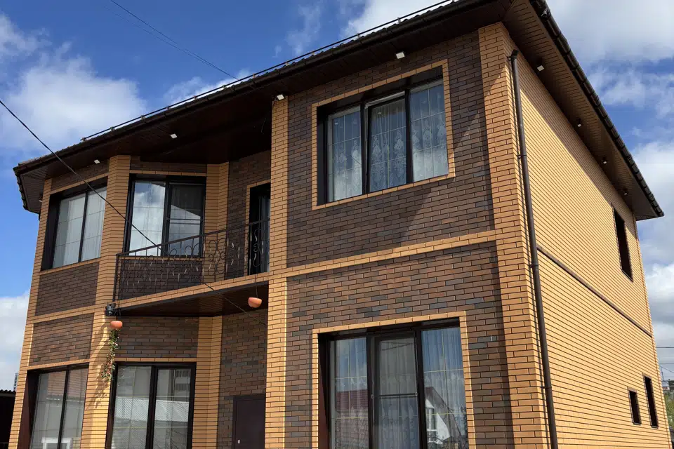 Продаётся 2-этажный дом, 260 м²