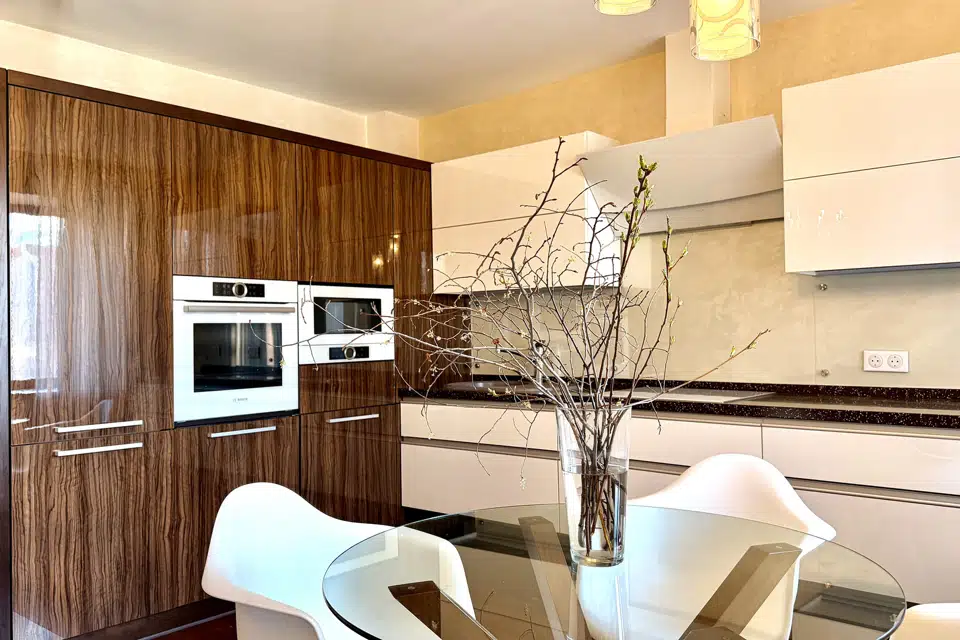 Продаётся 4-комнатная квартира, 120 м²