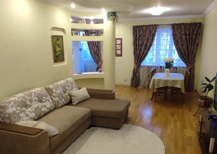 Продаётся 4-комнатная квартира, 105 м²