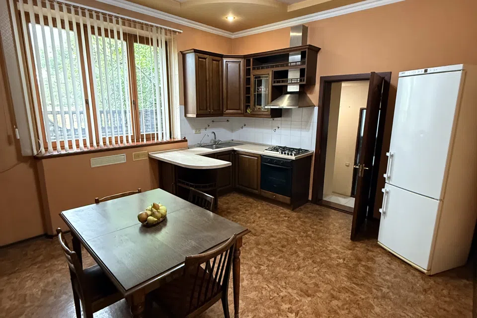 Продаётся 2-этажный дом, 177 м²