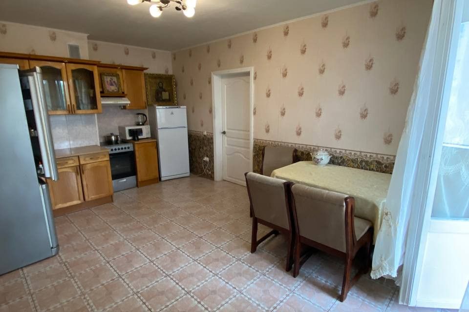 Продаётся 1-комнатная квартира, 72.2 м²