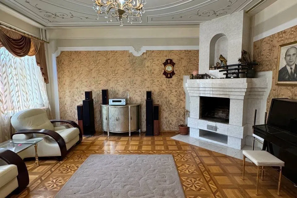 Продаётся 3-этажный дом, 438 м²