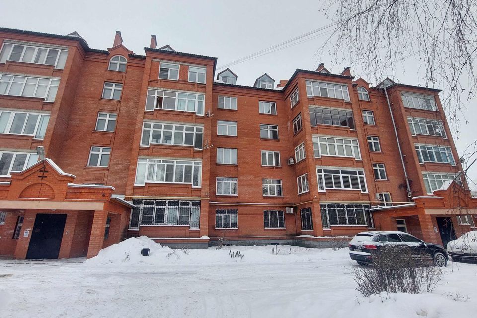 Продаётся 4-комнатная квартира, 236 м²