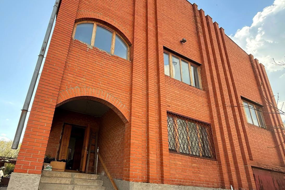 Продаётся 3-этажный дом, 360 м²