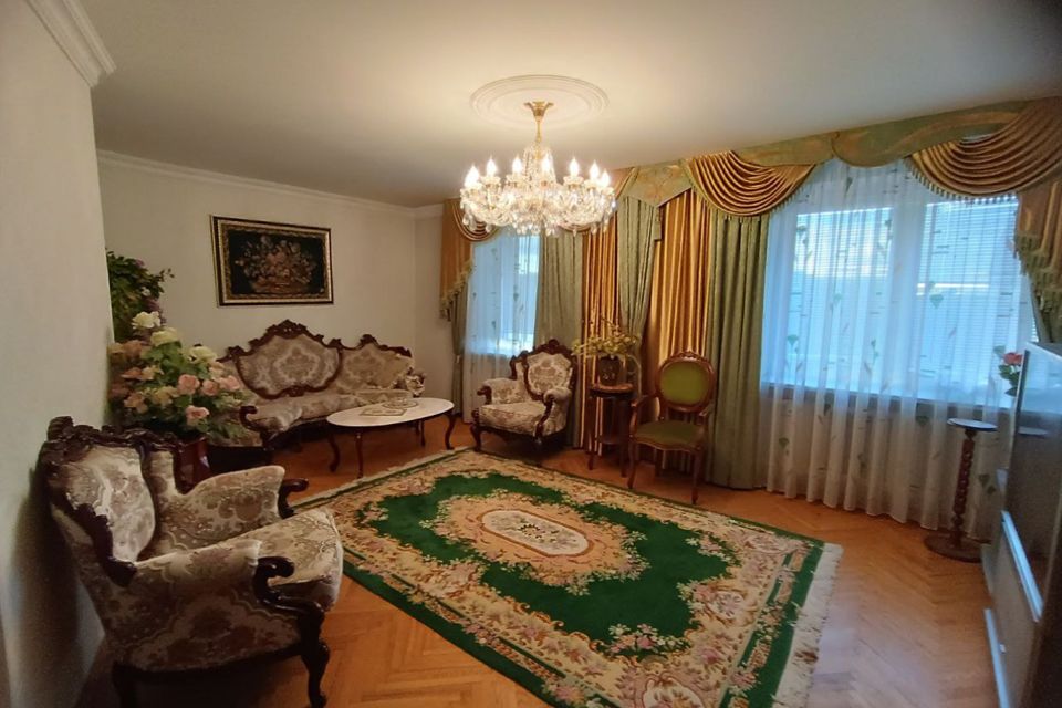 Продаётся 5-комнатная квартира, 185 м²