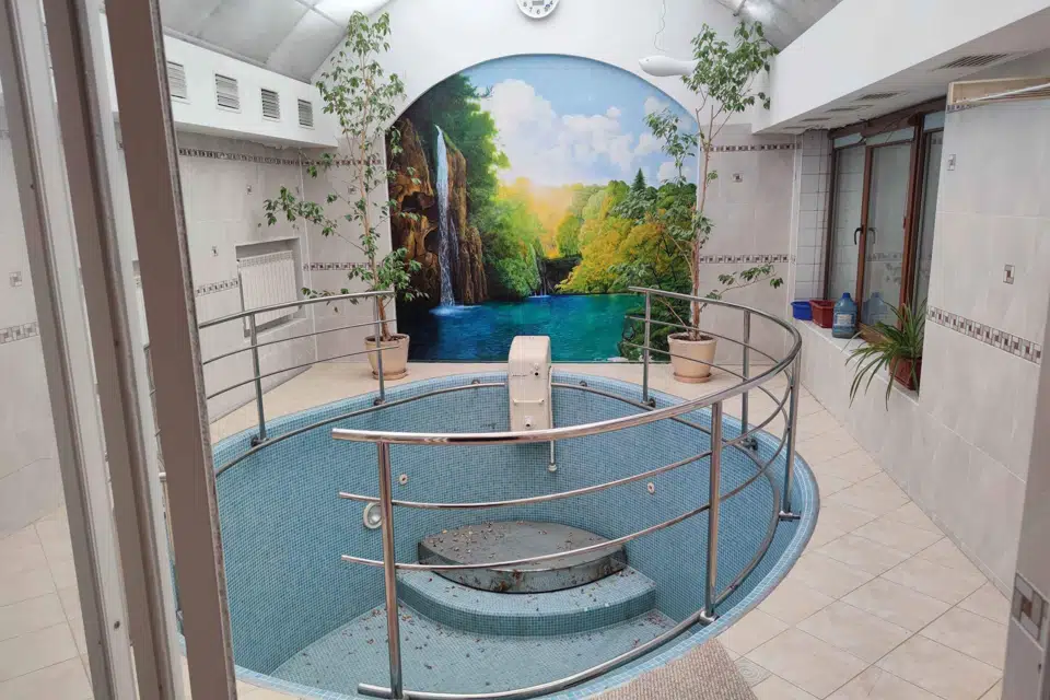 Продаётся 3-этажный дом, 577 м²