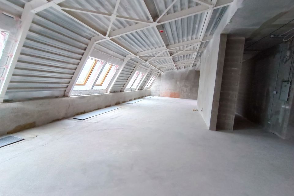 Продаётся 4-комнатная квартира, 240.7 м²