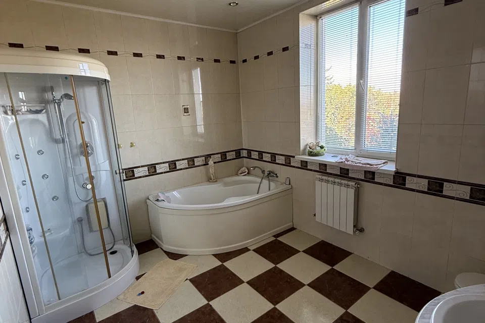 Продаётся 2-этажный дом, 182 м²
