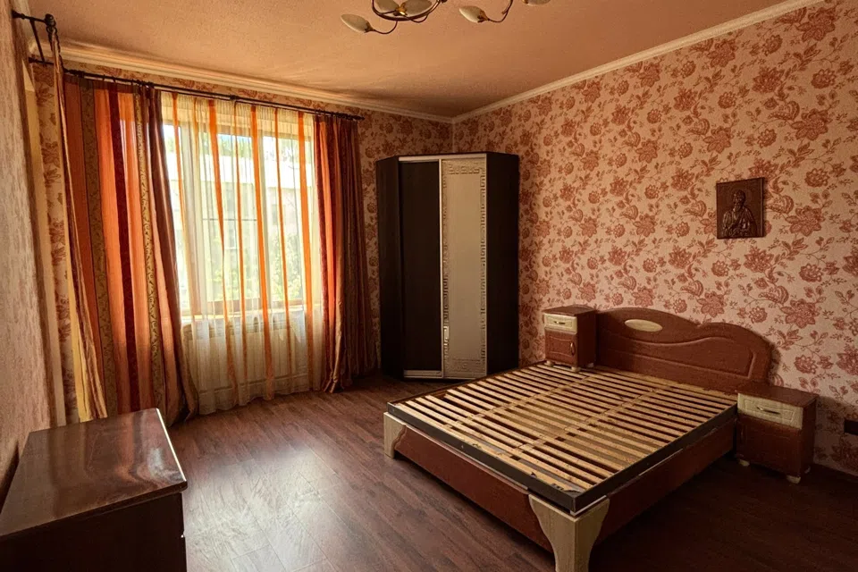 Продаётся 4-комнатная квартира, 87 м²