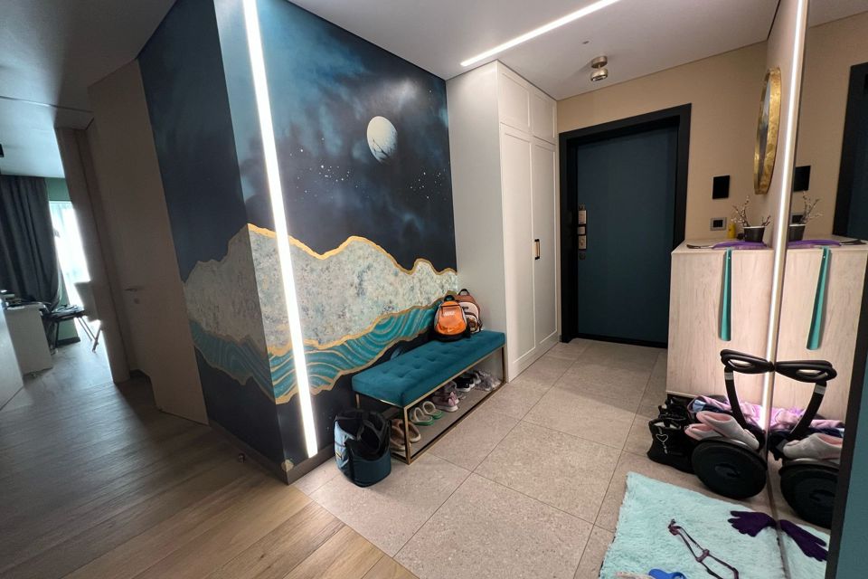 Продаётся 4-комнатная квартира, 136 м²