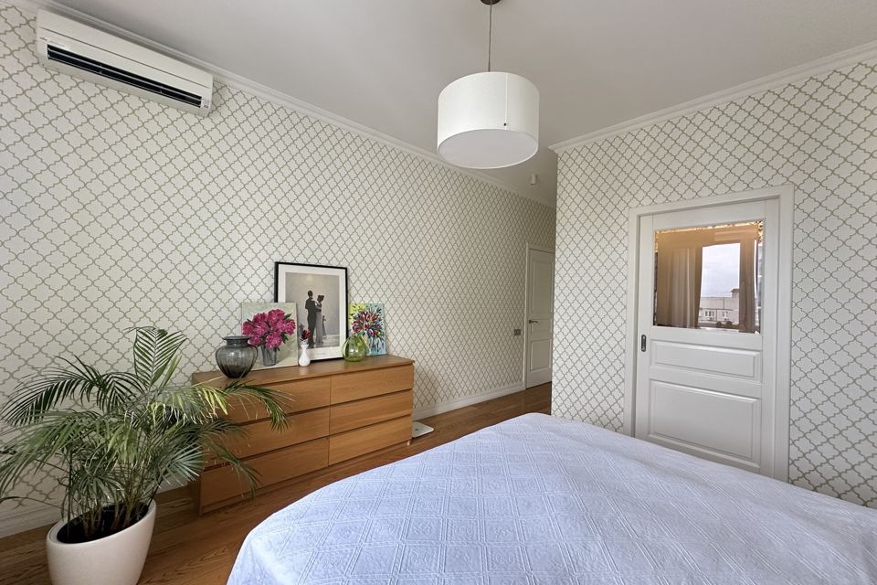 Продаётся 4-комнатная квартира, 132.1 м²