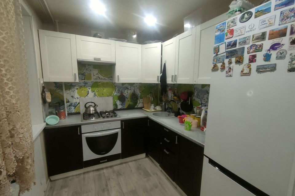 Продаётся 4-комнатная квартира, 61.7 м²