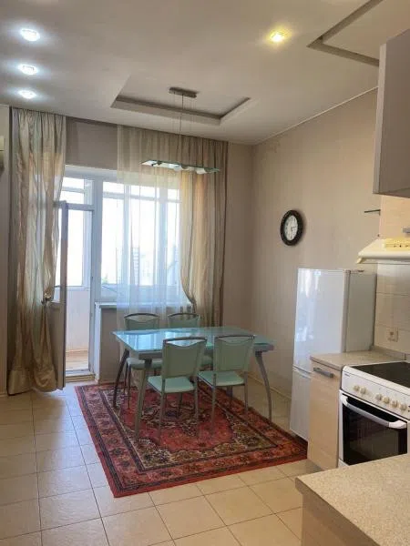 Продаётся 1-комнатная квартира, 67 м²