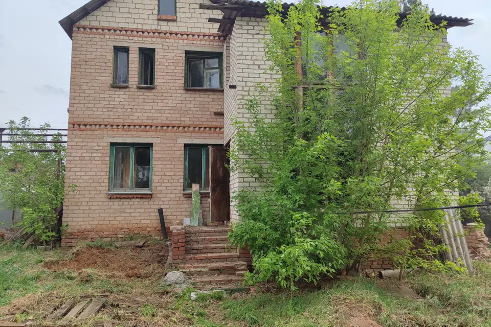 Продаётся 3-этажный дом, 186 м²