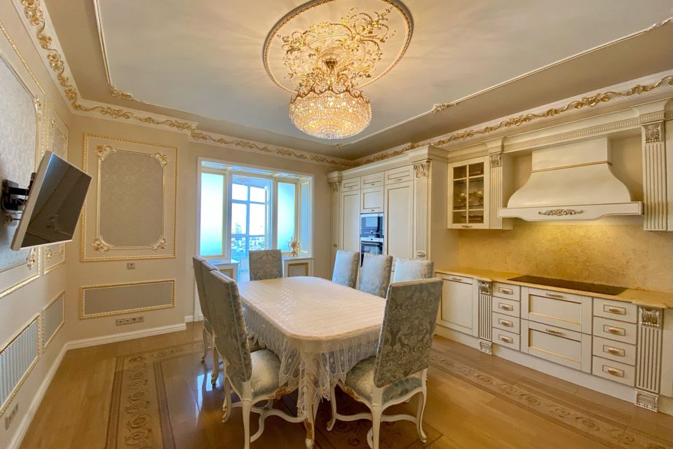 Продаётся 4-комнатная квартира, 200.4 м²