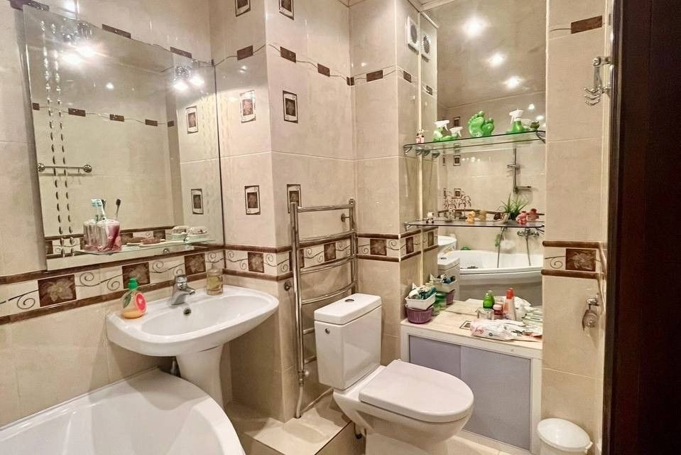 Продаётся 4-комнатная квартира, 114 м²