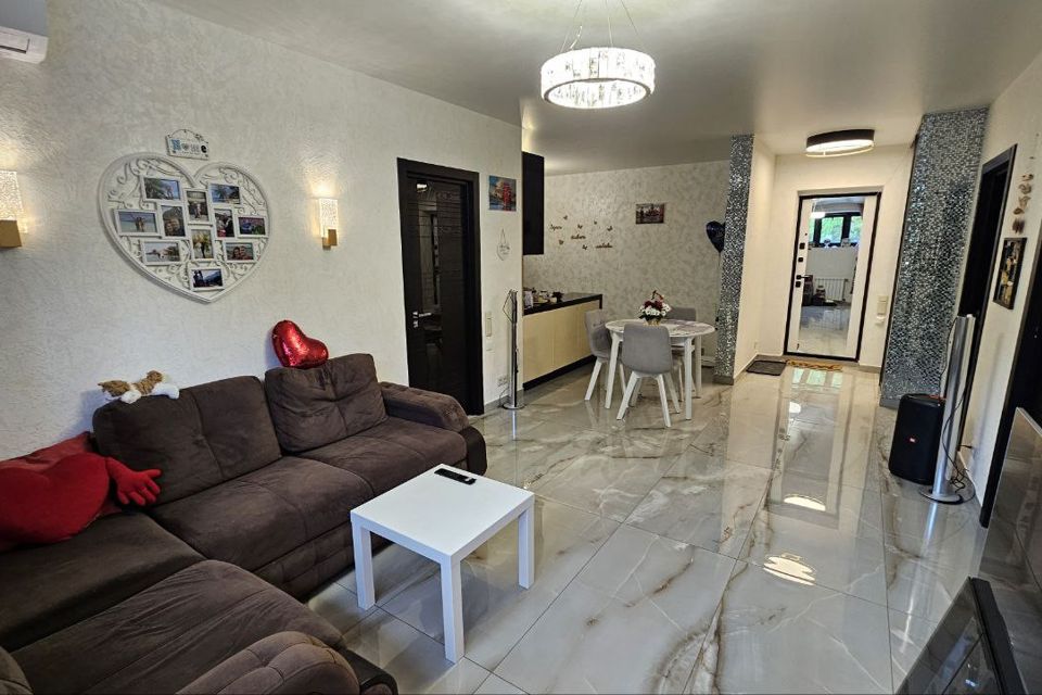 Продаётся 3-комнатная квартира, 72.7 м²