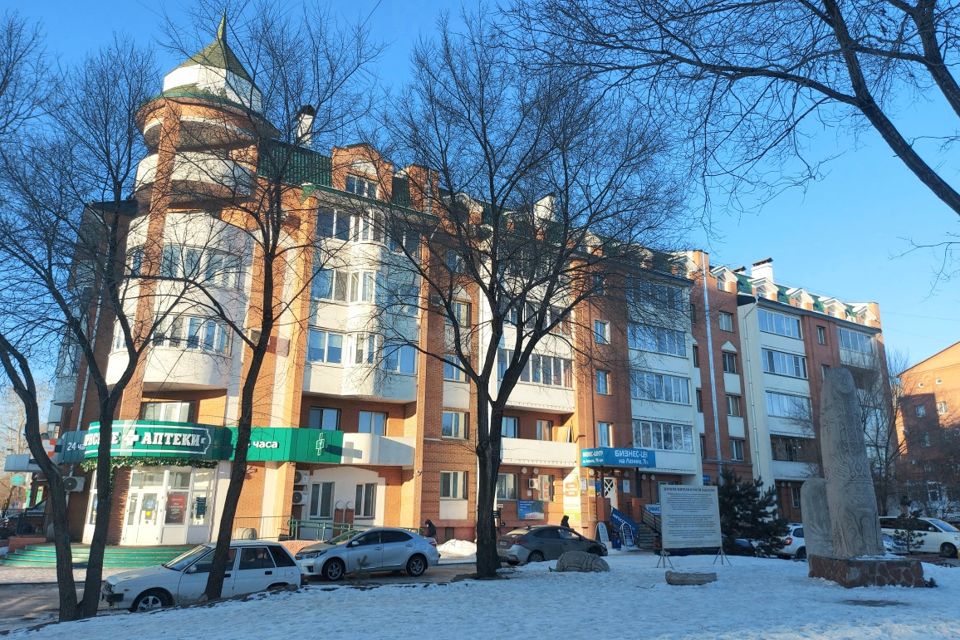 Продаётся 4-комнатная квартира, 121.7 м²
