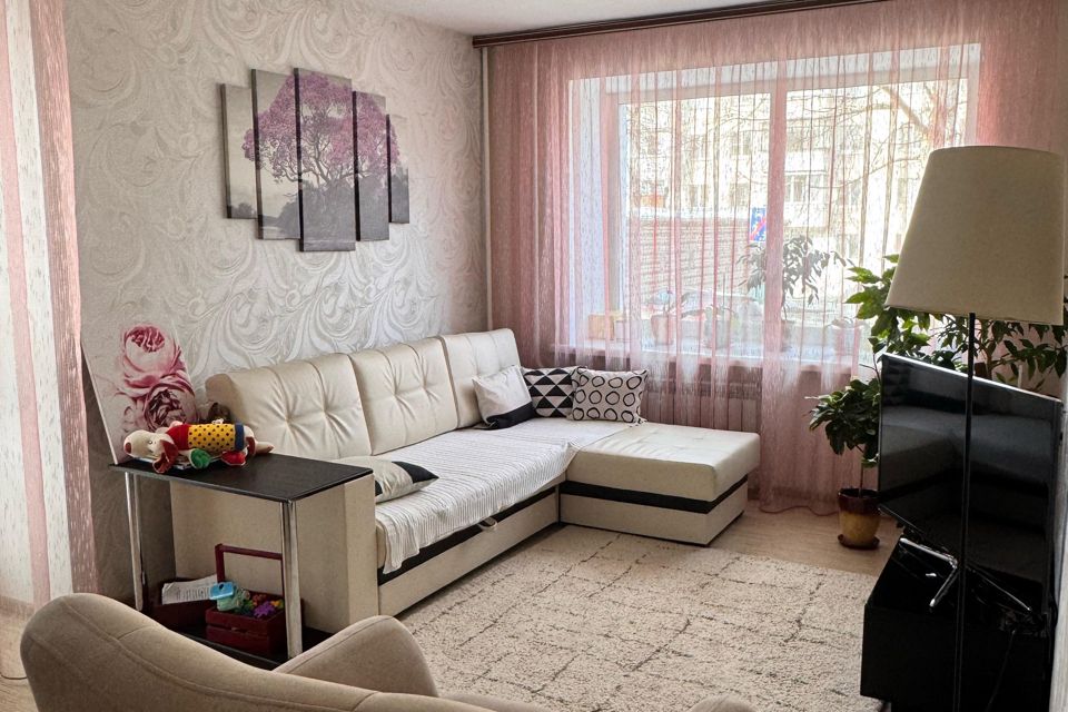 Продаётся 3-комнатная квартира, 55.6 м²