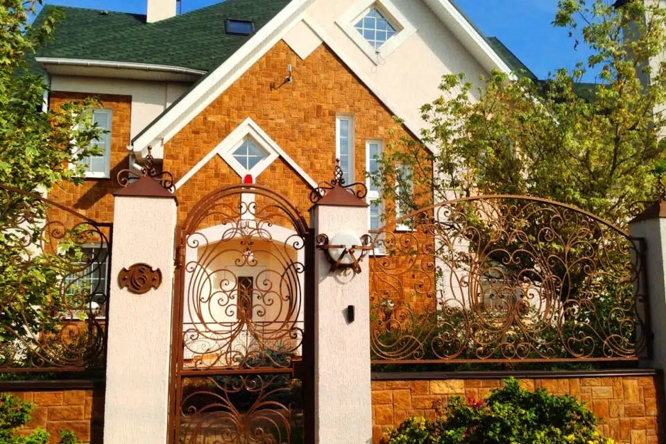 Продаётся 3-этажный дом, 327.2 м²