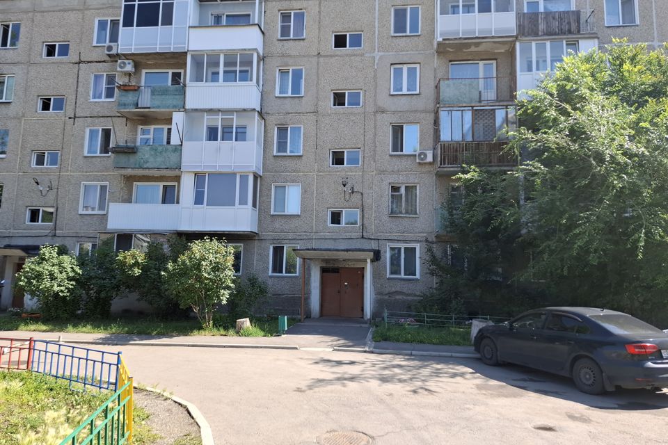 Продаётся 3-комнатная квартира, 60.8 м²