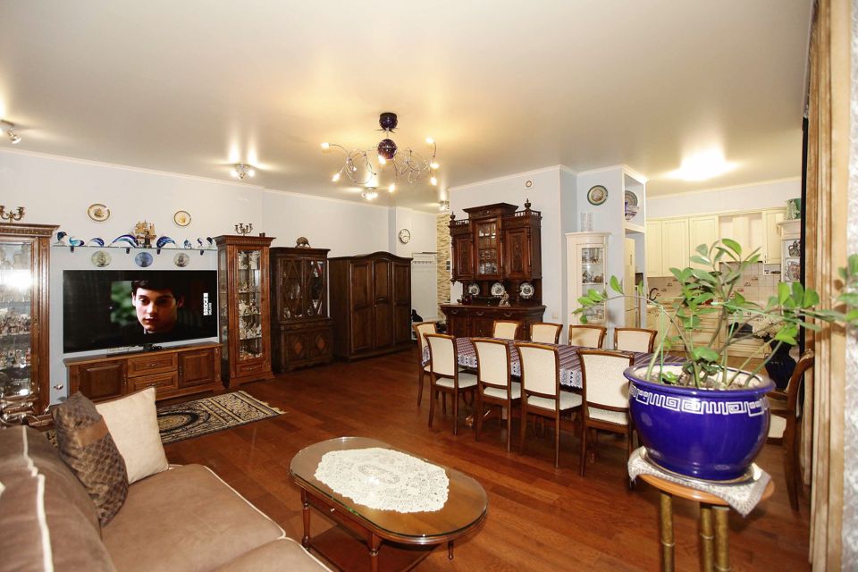 Продаётся 3-комнатная квартира, 97.6 м²