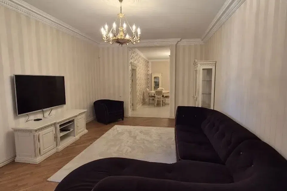 Продаётся 4-комнатная квартира, 154 м²