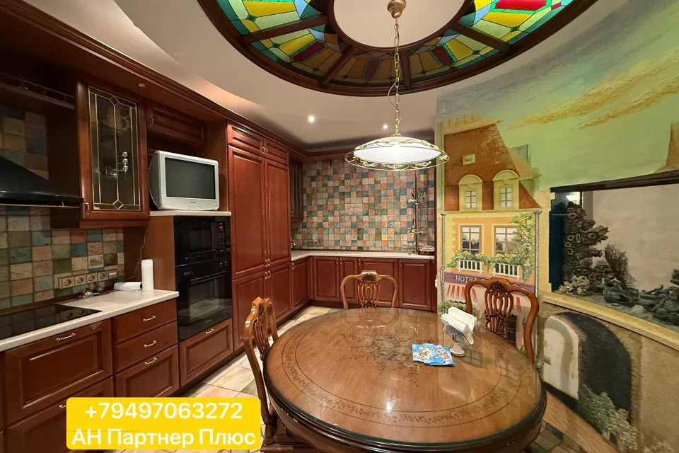 Продаётся 5-комнатная квартира, 200 м²