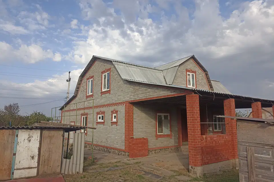 Продаётся 2-этажный дом, 180 м²