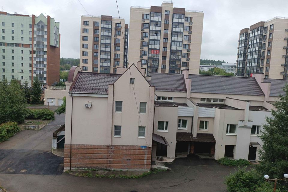 Сдаётся 2-комнатная квартира, 65.8 м²