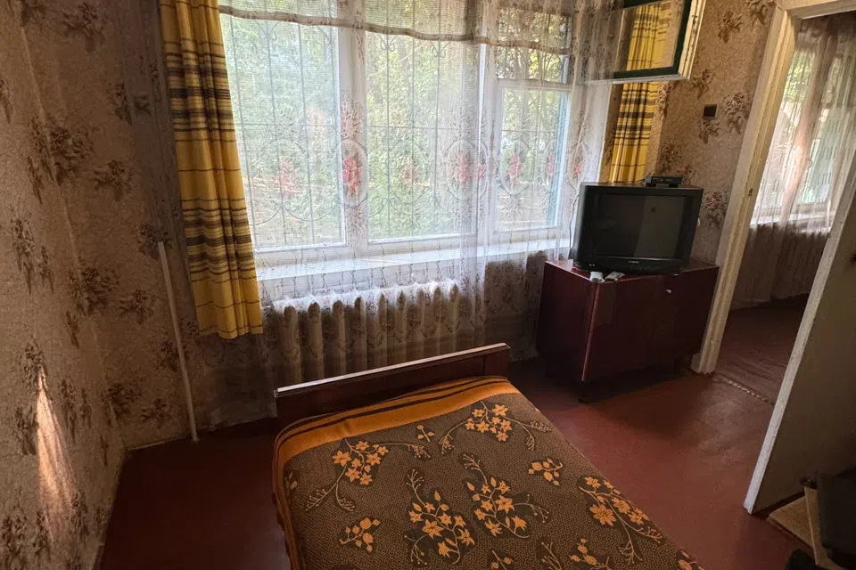 Продаётся 3-комнатная квартира, 43.8 м²