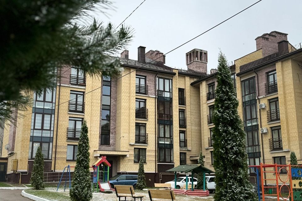 Продаётся 4-комнатная квартира, 147.4 м²