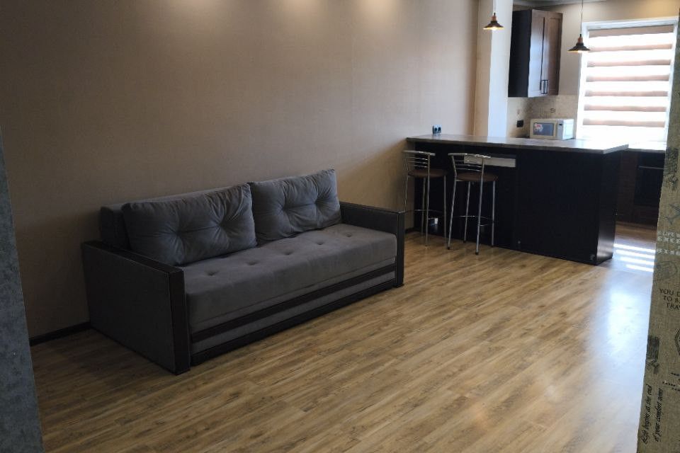Продаётся 1-комнатная квартира, 56 м²