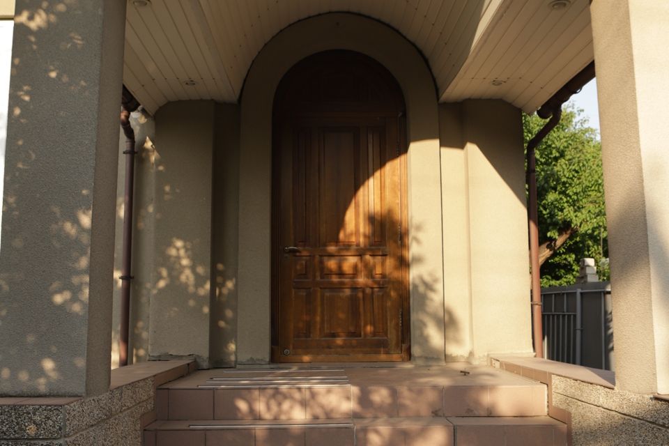 Продаётся 2-этажный дом, 600 м²