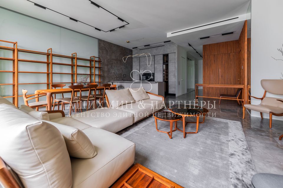 Продаётся 4-комнатная квартира, 126.1 м²