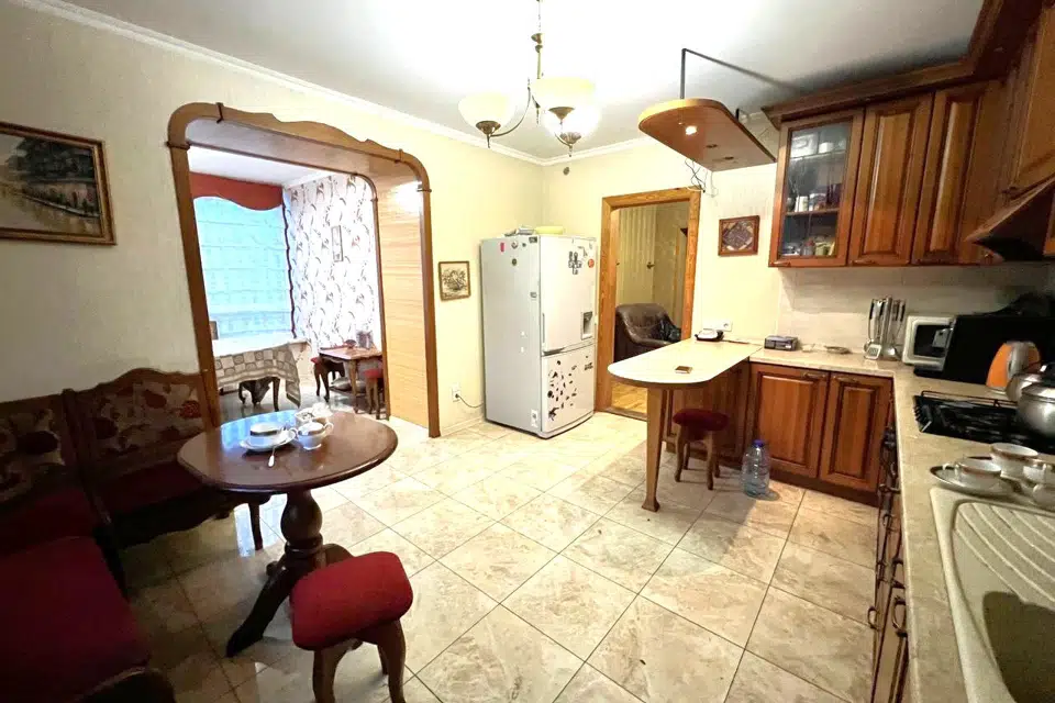 Продаётся 2-этажный дом, 325 м²