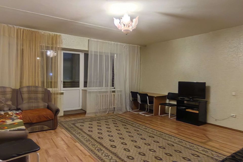 Сдаётся 1-комнатная квартира, 85 м²