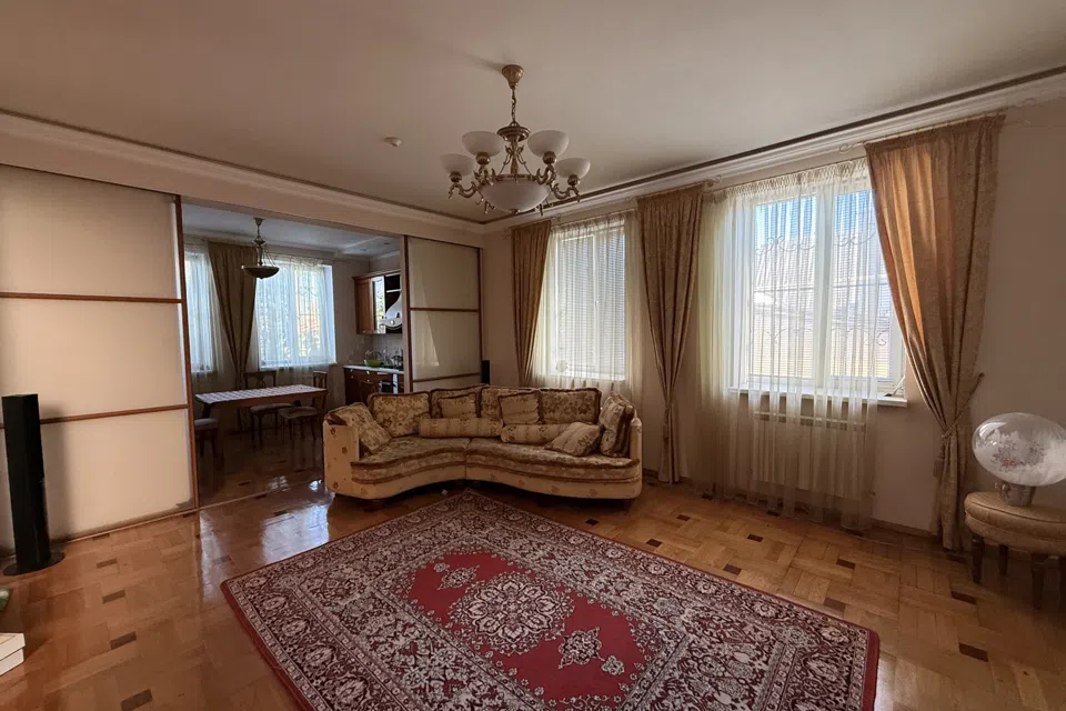 Продаётся 2-этажный дом, 182 м²