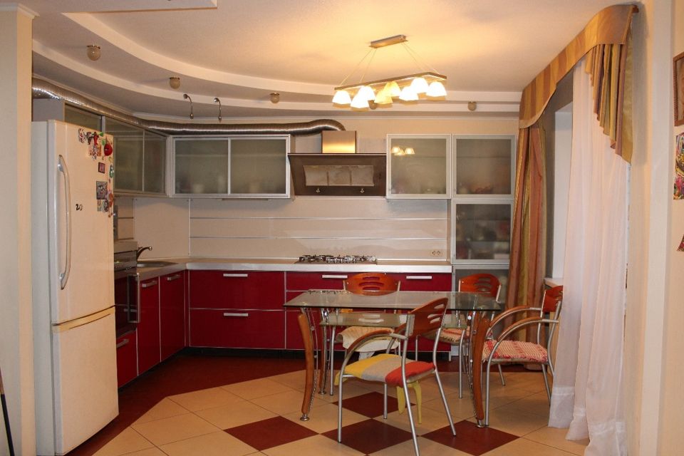 Продаётся 3-комнатная квартира, 126.9 м²