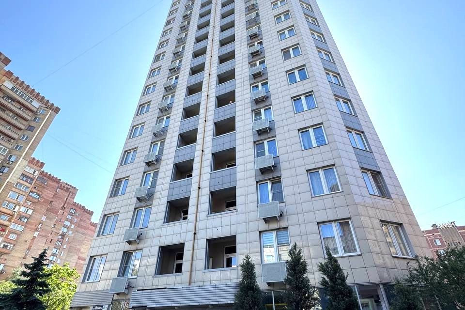 Продаётся 4-комнатная квартира, 147.3 м²