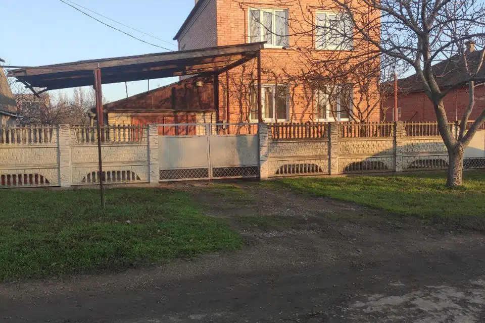 Продаётся 3-этажный дом, 168 м²