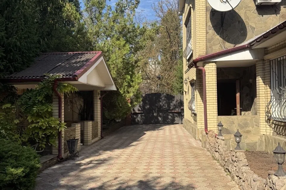 Продаётся 2-этажный дом, 220 м²
