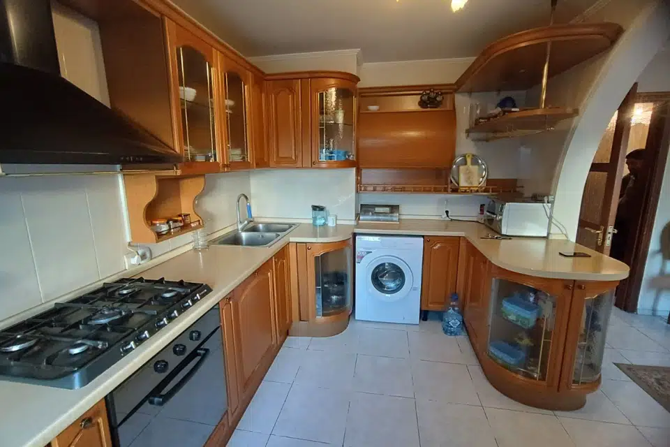 Продаётся 5-комнатная квартира, 185 м²