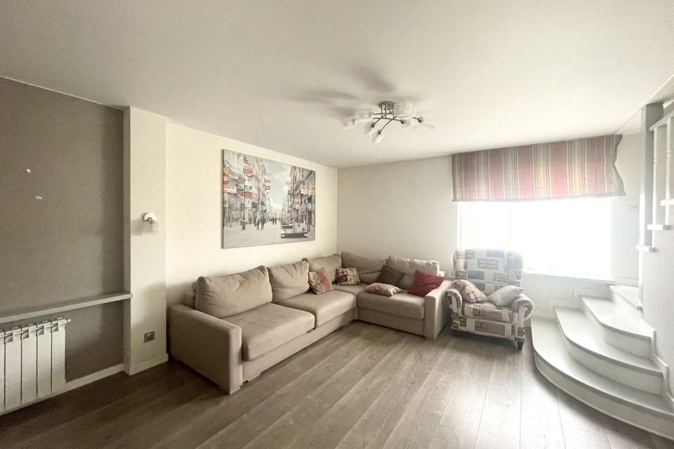 Продаётся 4-комнатная квартира, 143 м²