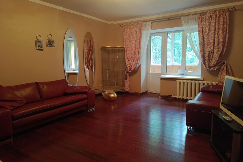 Продаётся 2-комнатная квартира, 90.3 м²