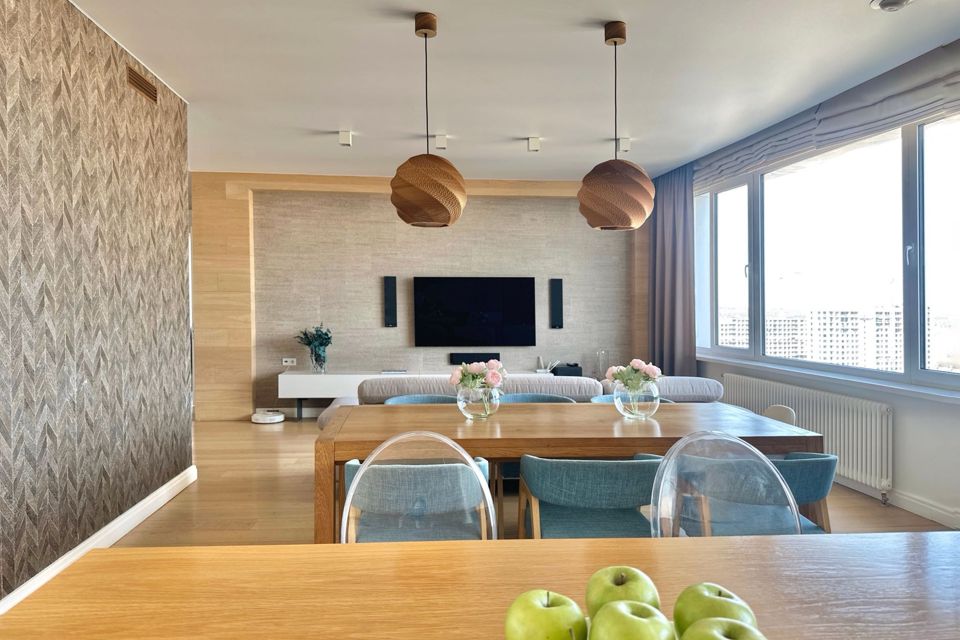 Продаётся 5-комнатная квартира, 219.6 м²