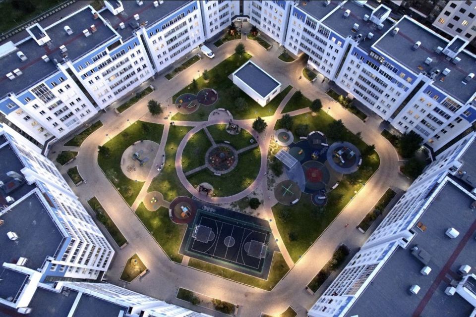 Продаётся 4-комнатная квартира, 132 м²