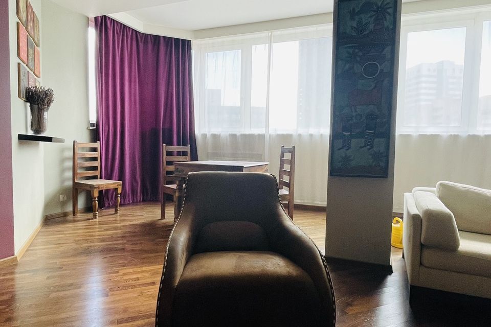 Продаётся 3-комнатная квартира, 192 м²